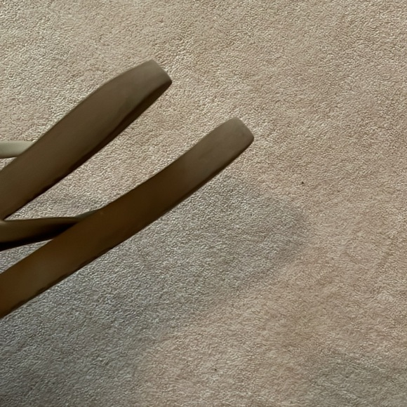 Tory Burch Nude/Tan Thin Flip Flops in size 10 - Picture 5 of 5